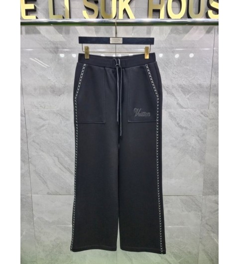 루이비통 24FW 로고포켓 트레이닝 팬츠 국내배송