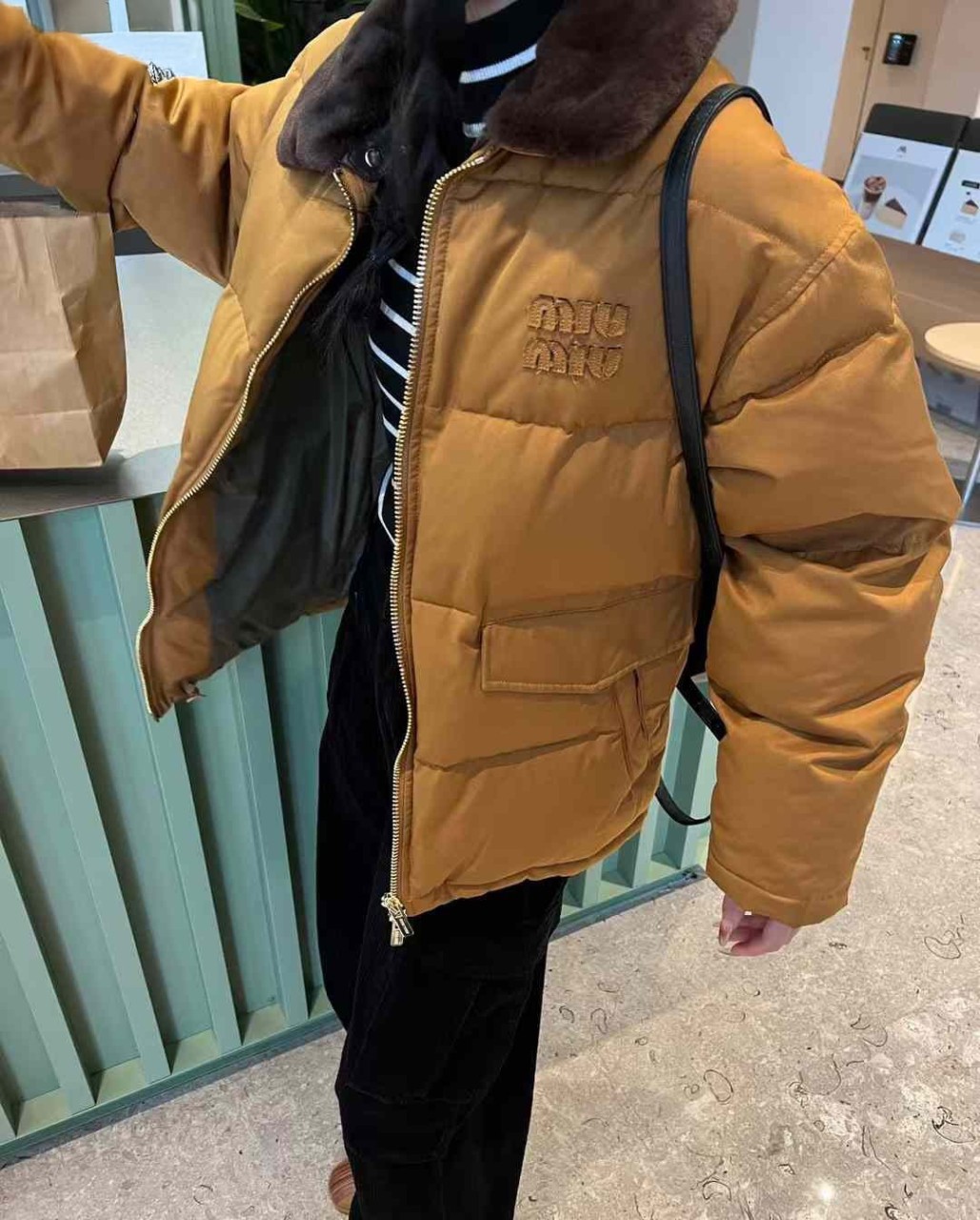 미우미우 수입 로고 자수 개버딘 패딩 다운자켓 국내배송