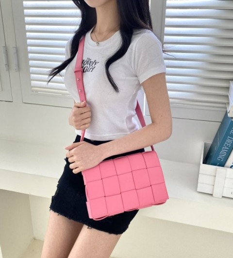 보테가 카세트백 핑크 국내배송