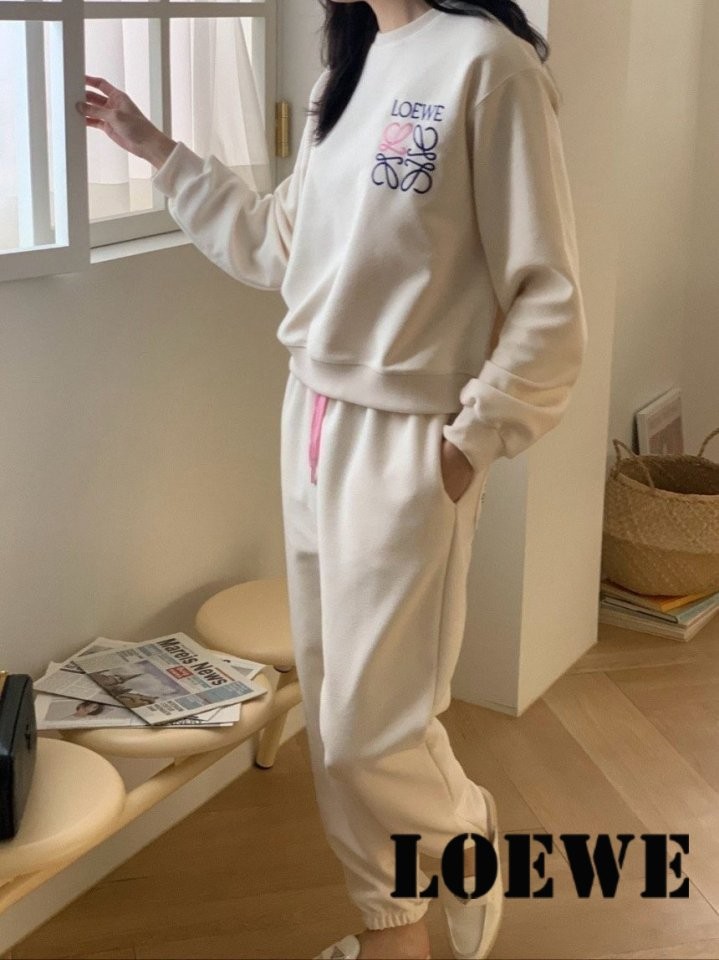 로에베 배색자수기모맨투맨세트 국내배송
