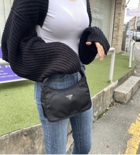 프라다 리나일론 미니 호보백 국내배송
