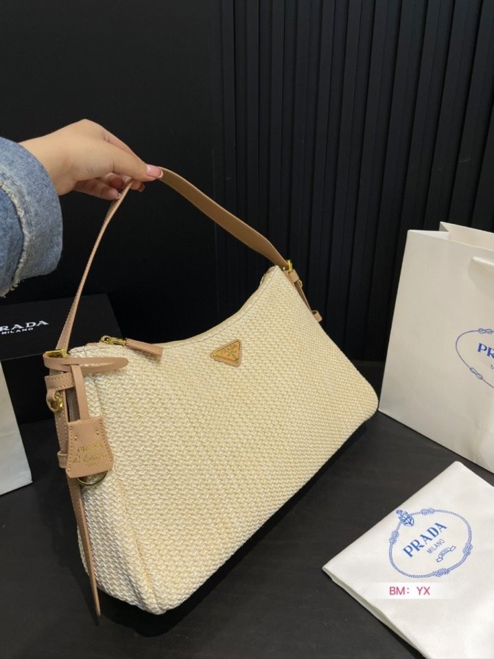 프라다 에메 라지 크로셰 썸머백 국내배송