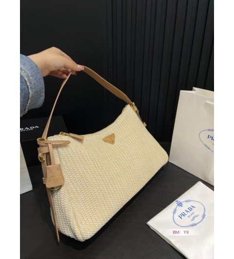 프라다 에메 라지 크로셰 썸머백 국내배송